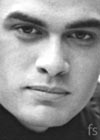 Federico Spoliansky (Argentina, 1970). Escritor, director, musicógrafo. M.A. en Cine por la London Film School & London Metropolitan University. Licenciado en Psicología por la Universidad de Buenos Aires. Primer Premio Nacional Iniciación de Poesía del Ministerio de Cultura de la Nación (bienio 1992-1993). Publicó Duda patrón (Editorial Alción, 2010) y El agujero (Ediciones Florida Blanca, 1995). Este año publicará un volumen de microficción y poesíatitulado Atlantov. Su página web es: http://federico spoliansky